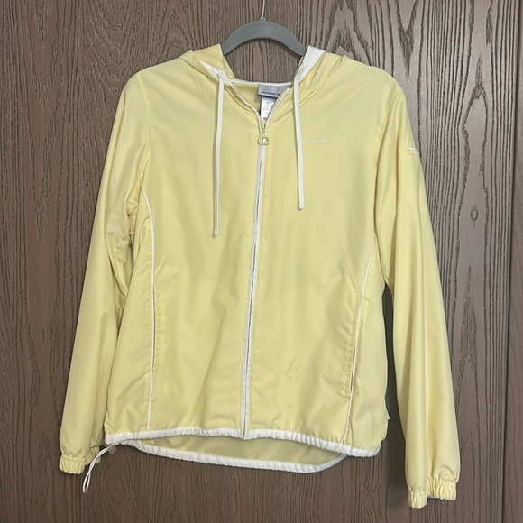 Pale yellow vintage Reebok raincoat. - Picture 1 of 5